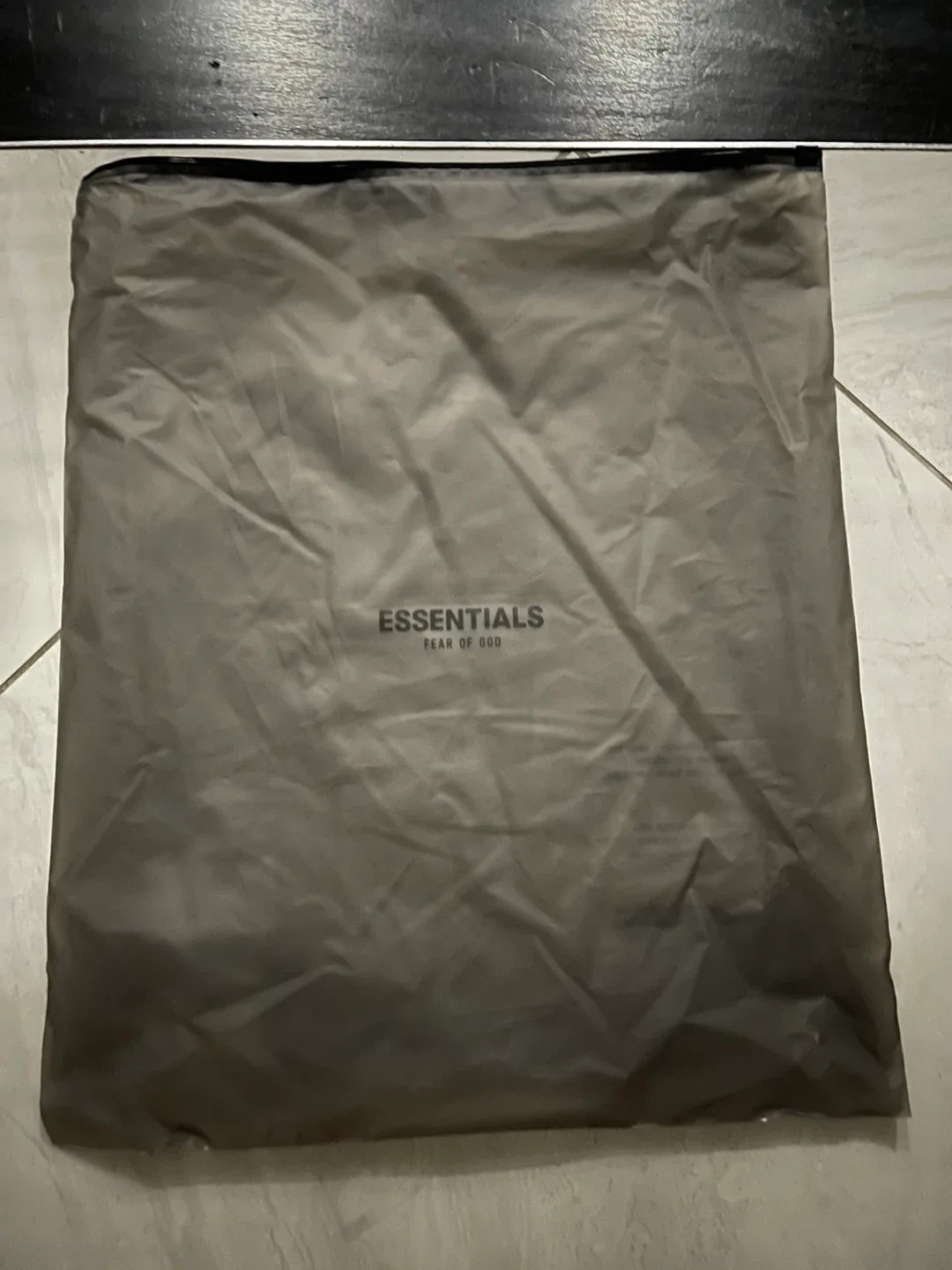 Essentials Fear of God Hoodie - Size L image indicator(4)