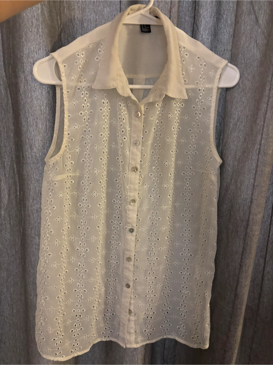 Retro White Sleeveless Blouse
