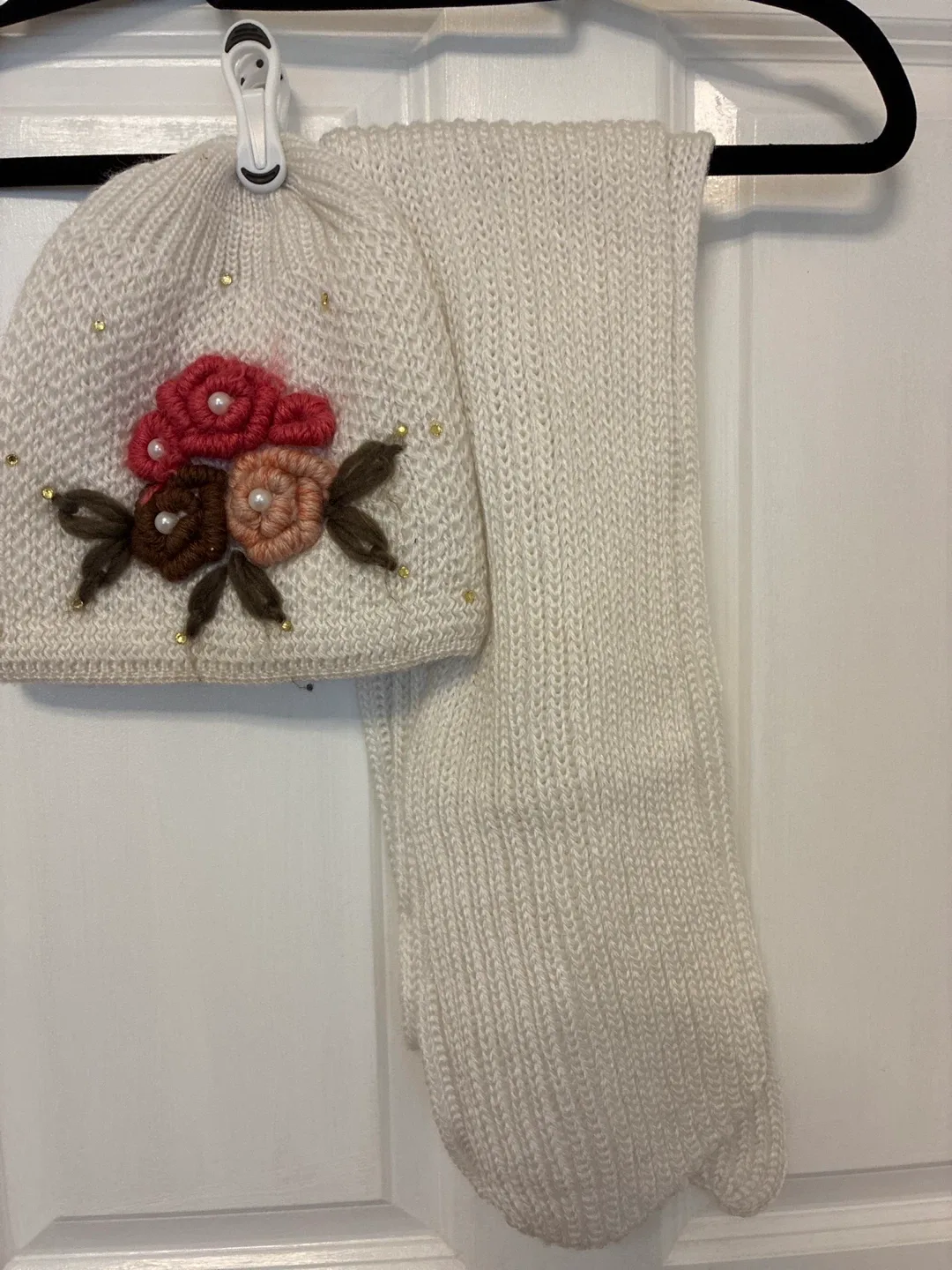 Handmade Knitted Hat and Scarf Set image indicator(2)