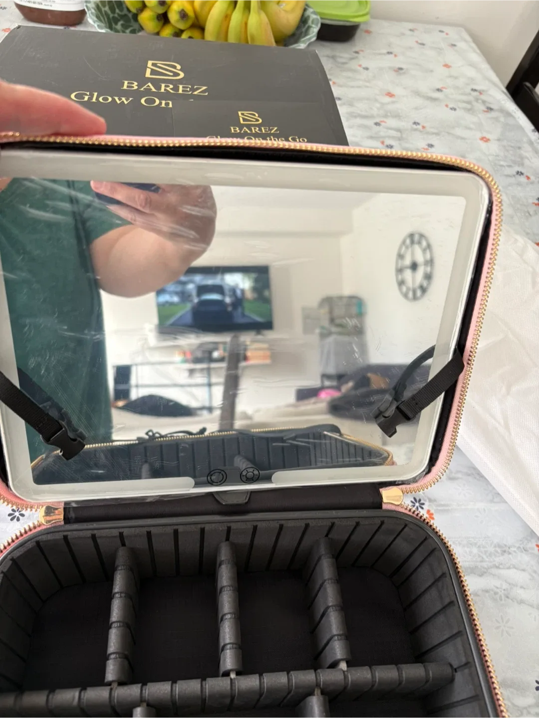 BAREZ LED Makeup Case – Pink image indicator(6)