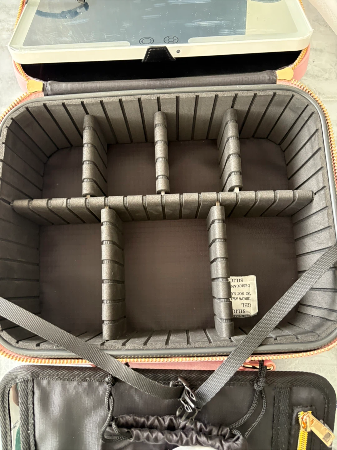 BAREZ LED Makeup Case – Pink - photo 4