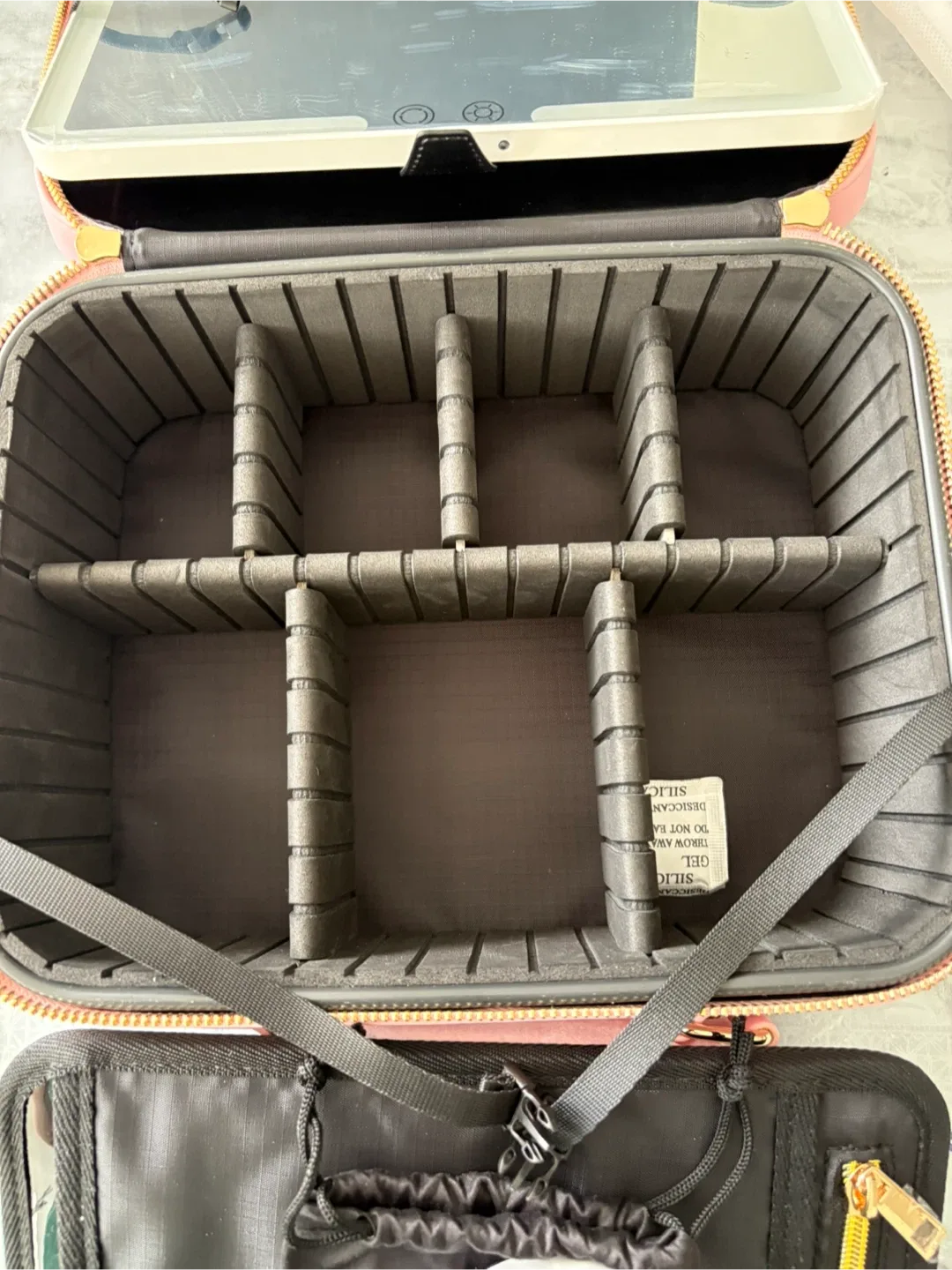 BAREZ LED Makeup Case – Pink image indicator(4)