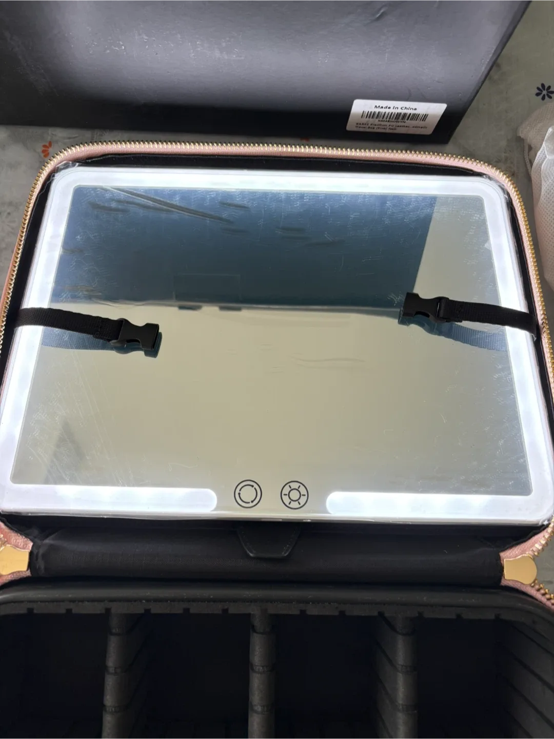 BAREZ LED Makeup Case – Pink image indicator(8)