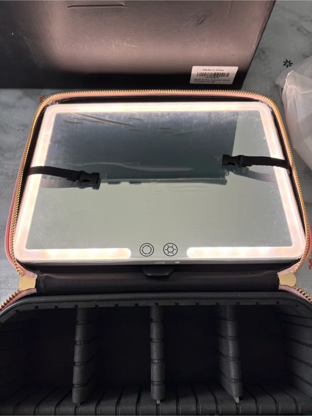 BAREZ LED Makeup Case – Pink image indicator(7)