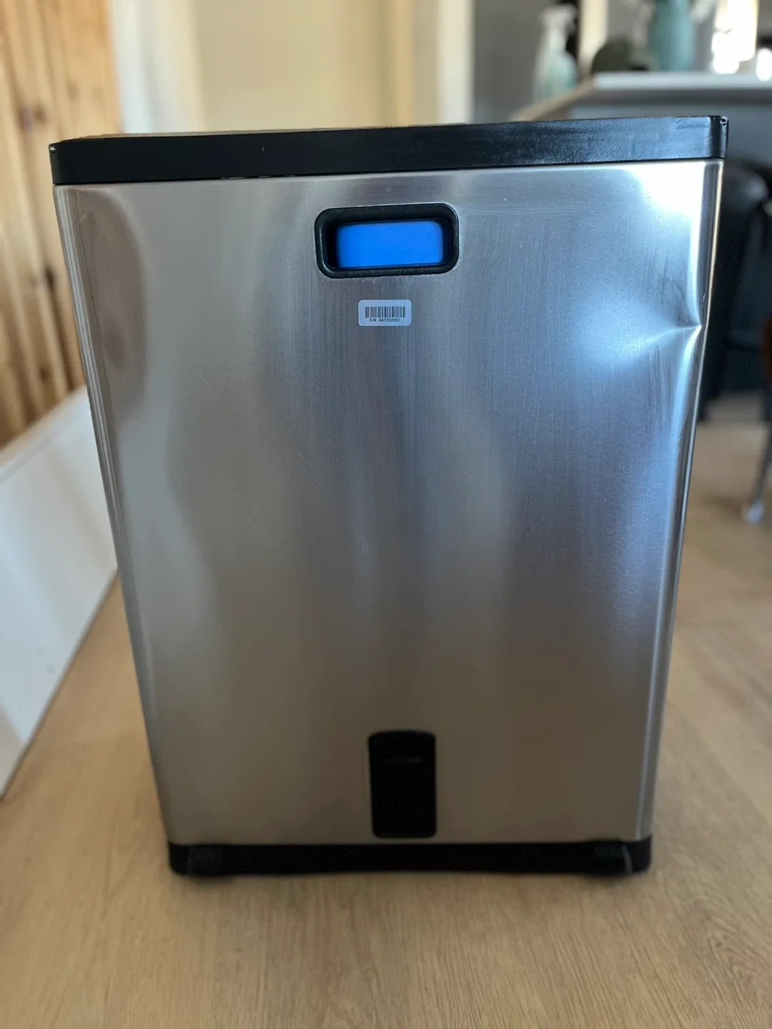 Simplehuman rectangular step trash can, stainless steel image indicator(2)