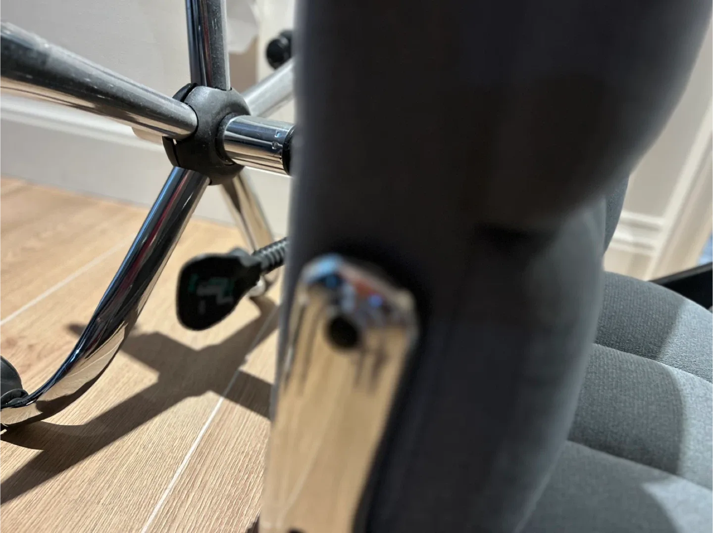 Ergonomic Grey Cushioned Office Chair image indicator(4)