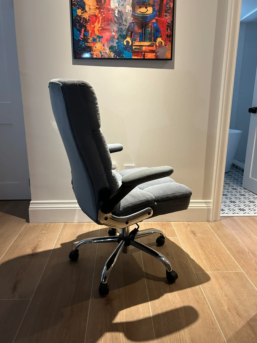 Ergonomic Grey Cushioned Office Chair image indicator(2)