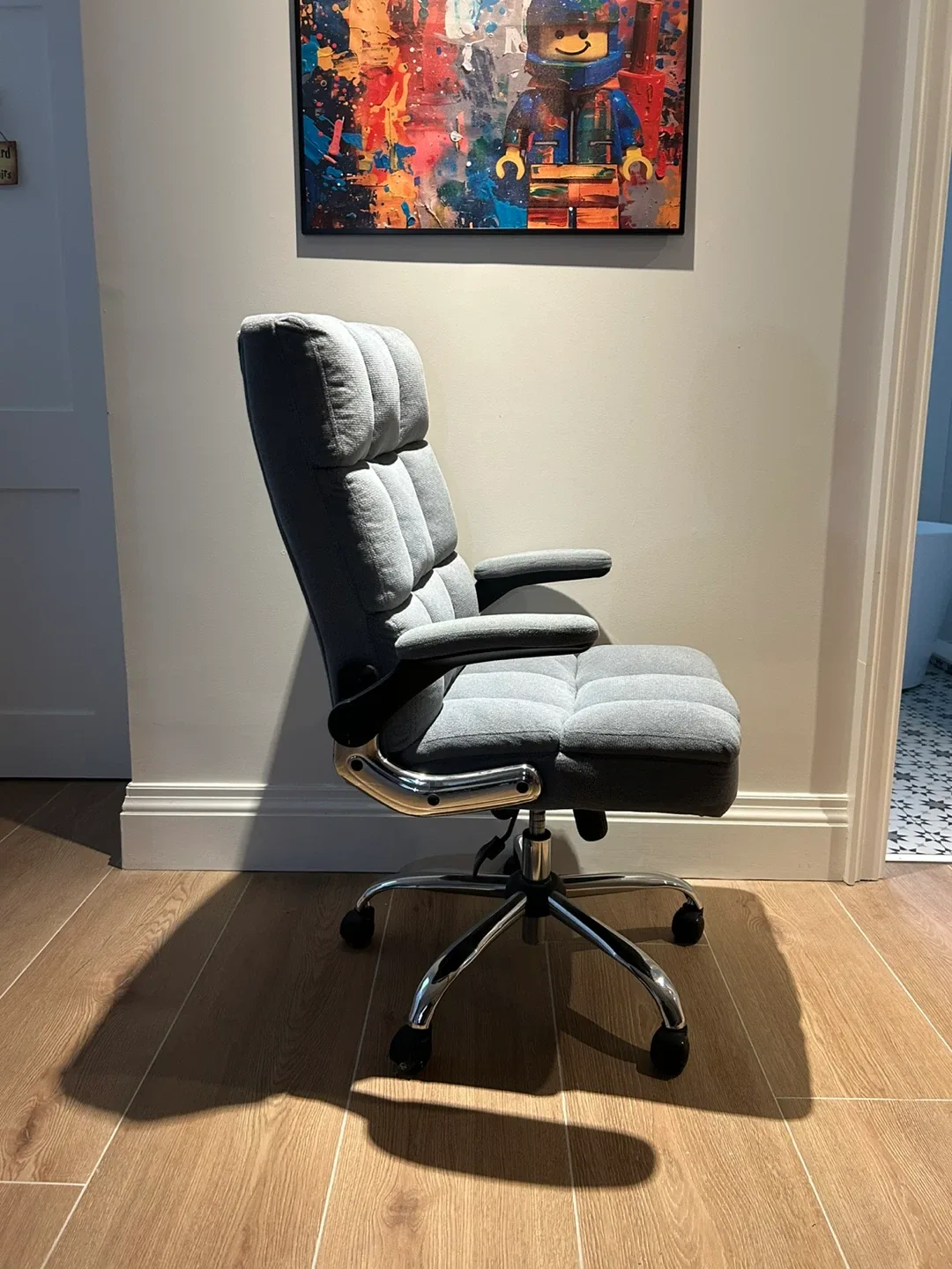 Ergonomic Grey Cushioned Office Chair image indicator(3)