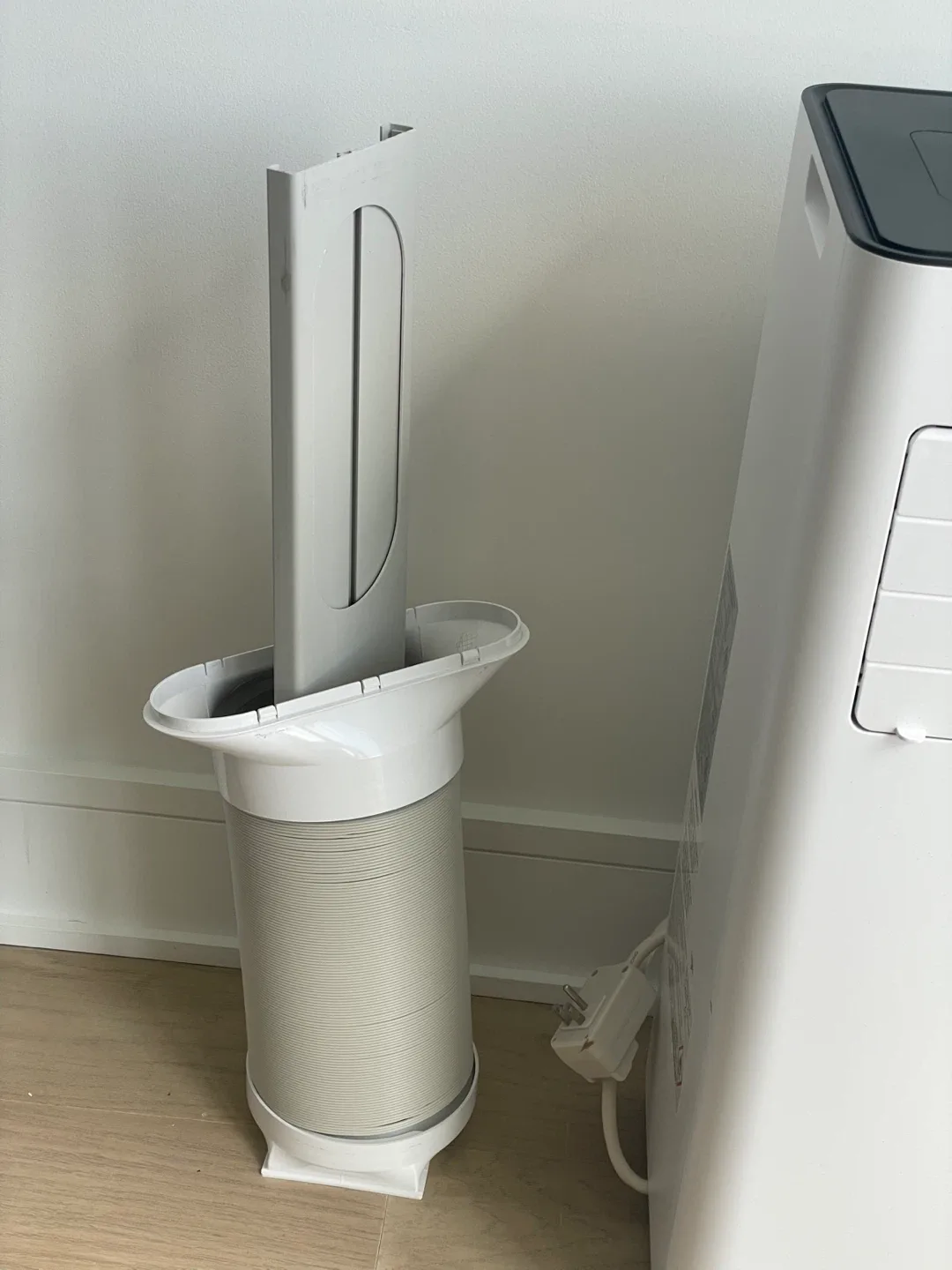 Portable Air Conditioner - White - 8,000 BTU image indicator(4)