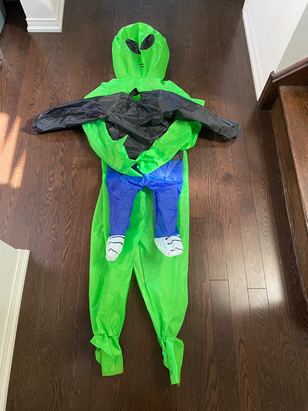 Alien Pick Me Up Inflatable Costume - Child Size - photo 2