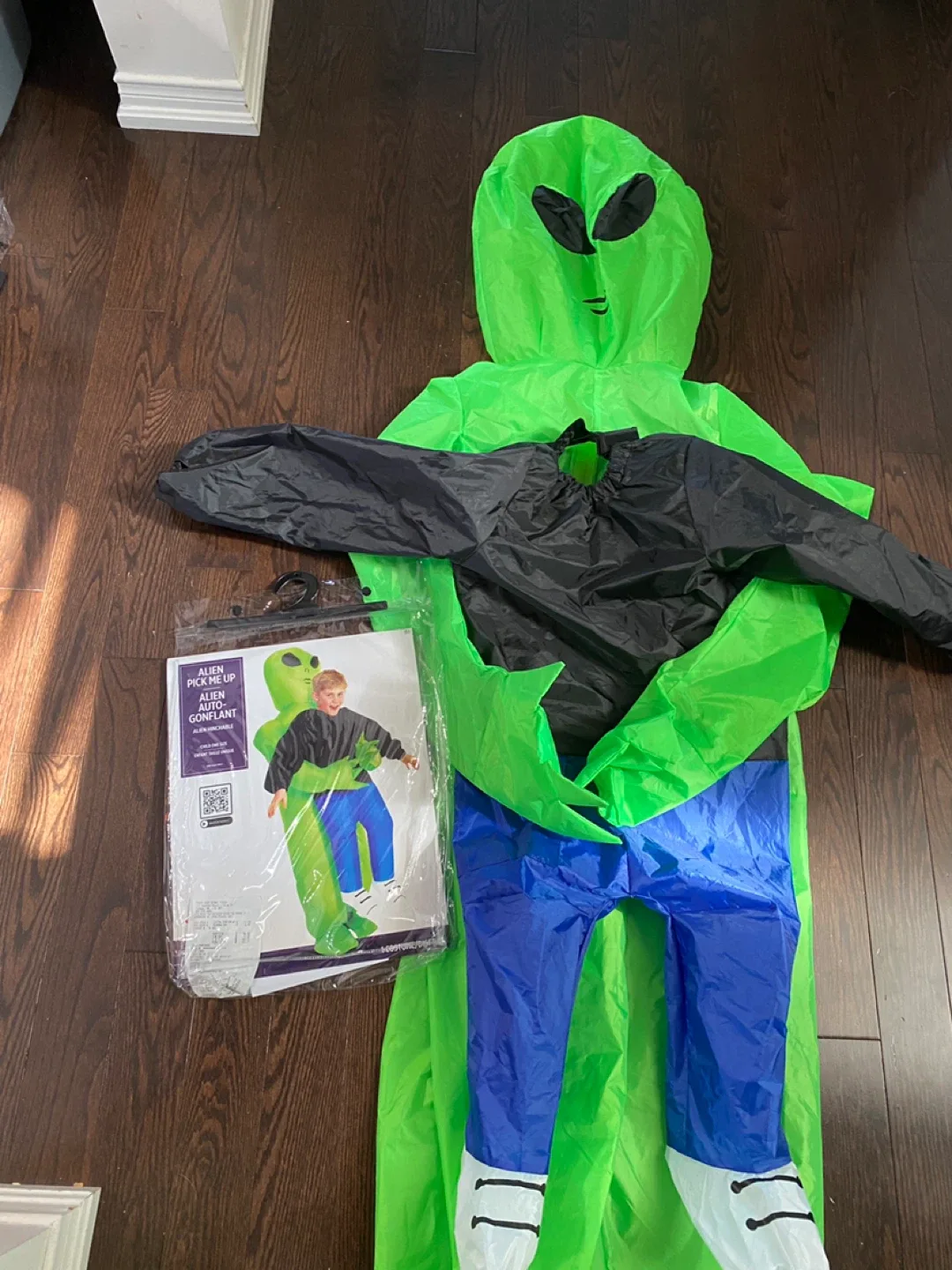 Alien Pick Me Up Inflatable Costume - Child Size image indicator(3)