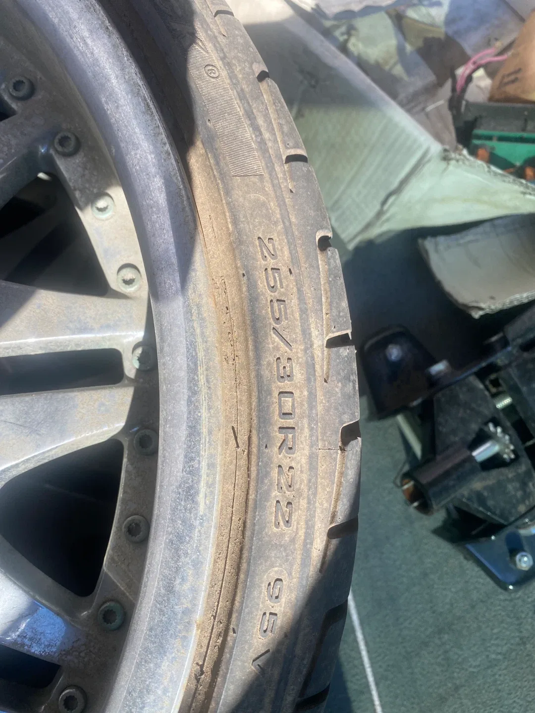 255/30R22 95V Tires image indicator(2)