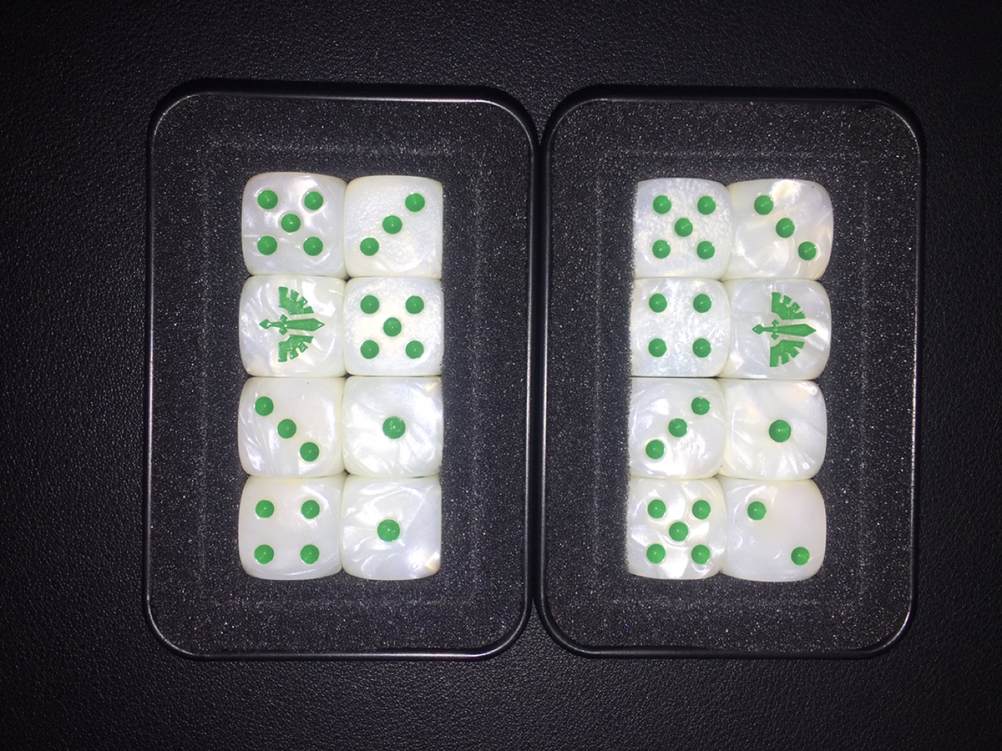 Warhammer 40k Dark Angles Dice Set of 16 - photo 3
