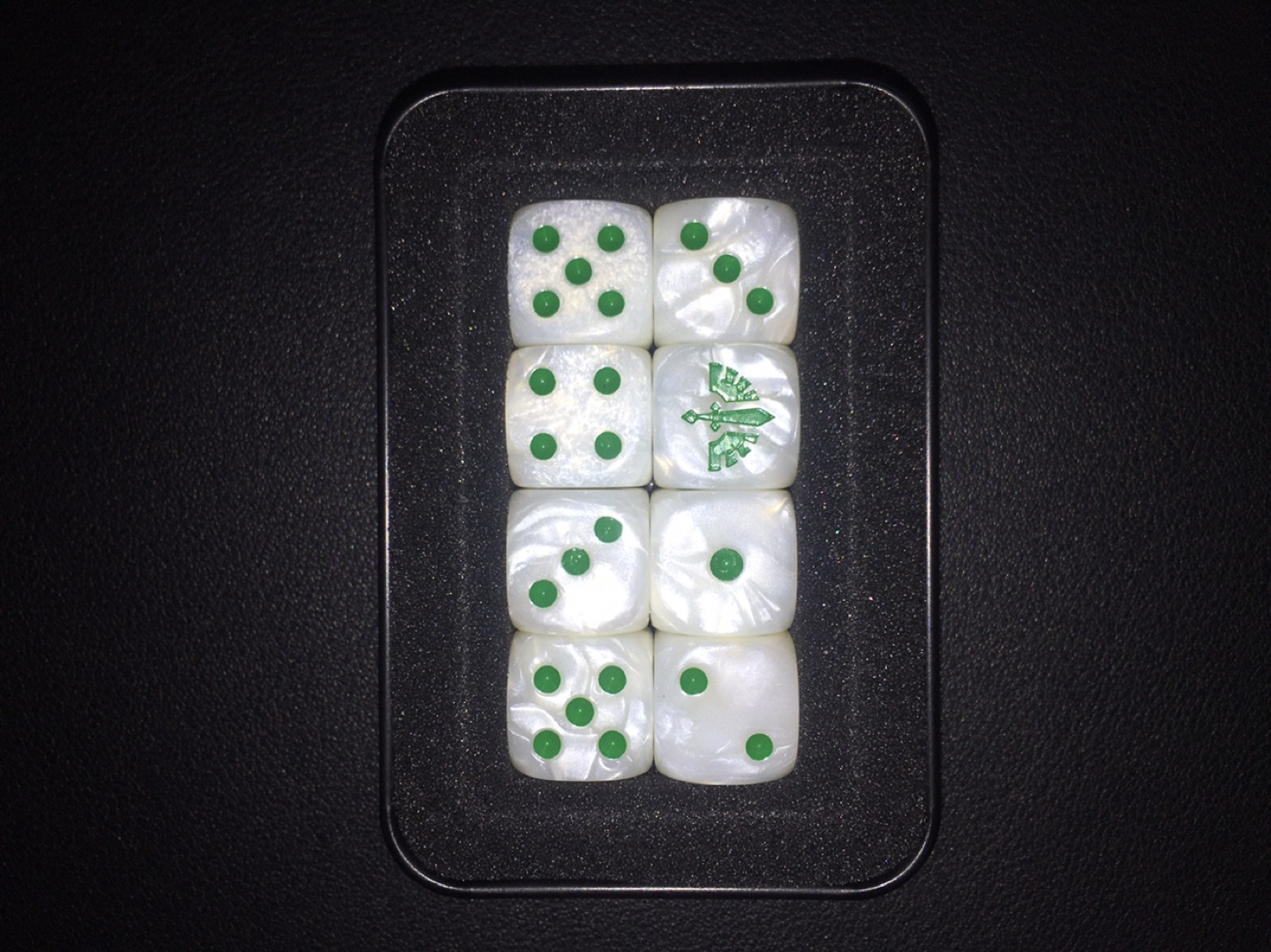 Warhammer 40k Dark Angles Dice Set of 16 - photo 4