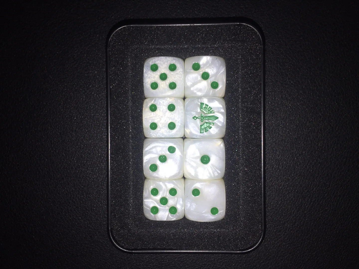 Warhammer 40k Dark Angles Dice Set of 16 image indicator(4)