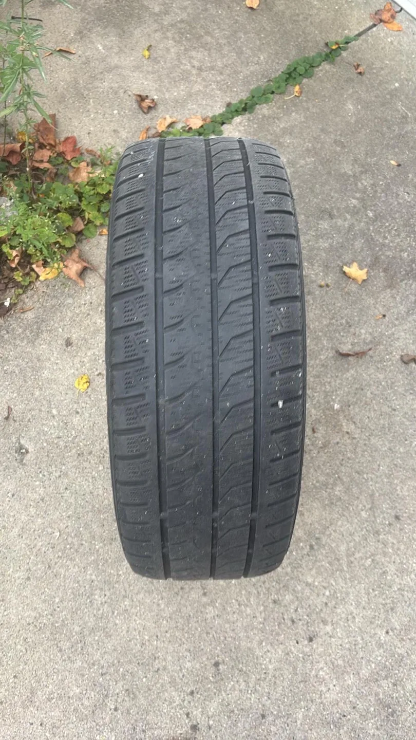 Honda 215/55R16 Studless Winter Tire & Rim image indicator(2)