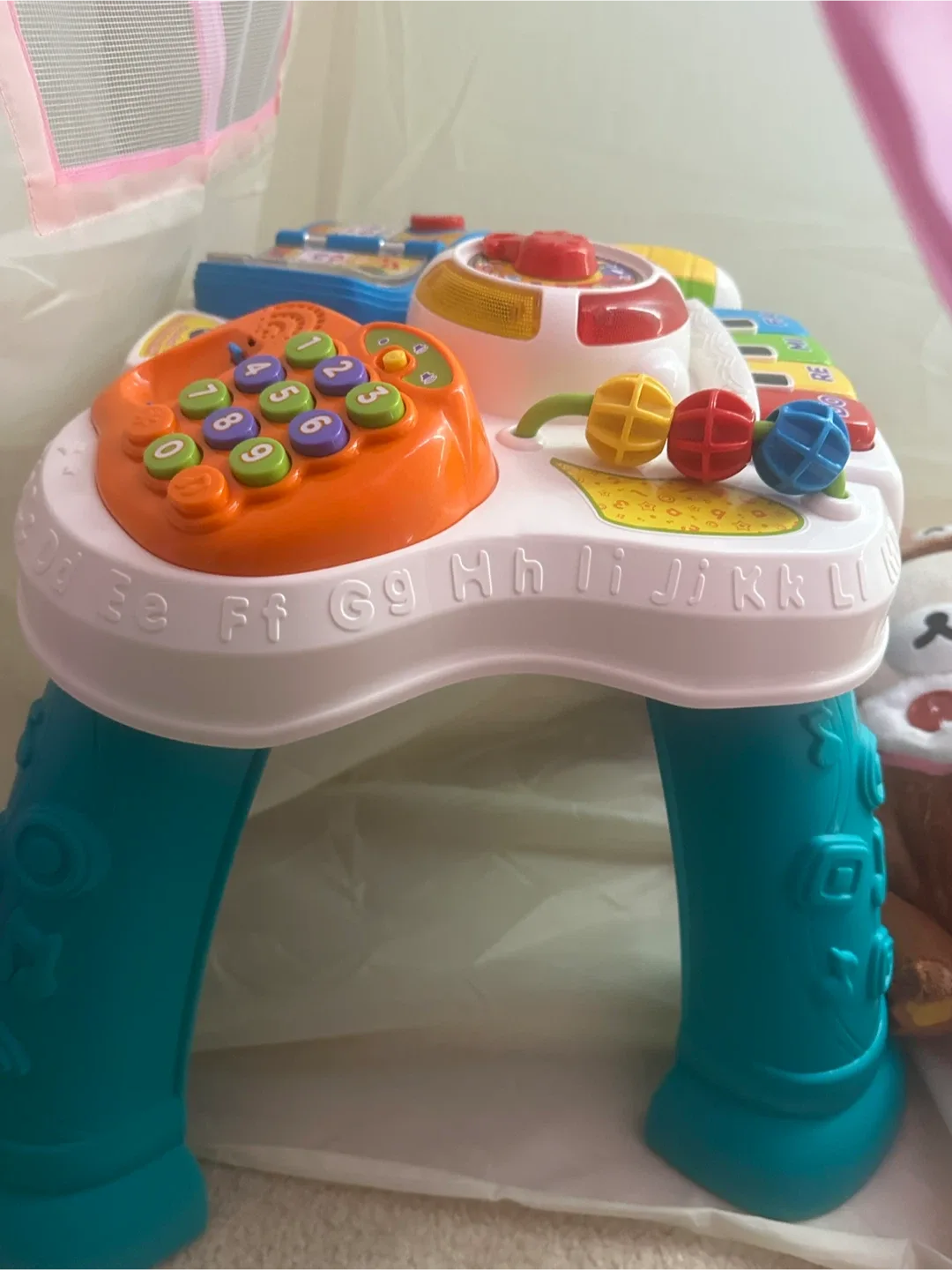 VTech Sit-to-Stand Learn and Discover Table