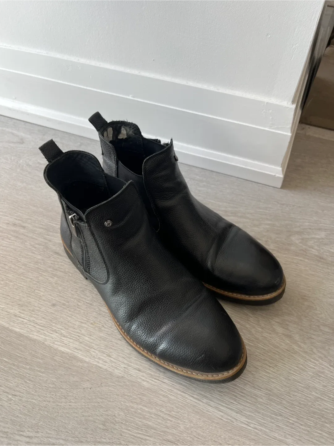 Kemal Tanca Black Leather Chelsea Boots image indicator(2)