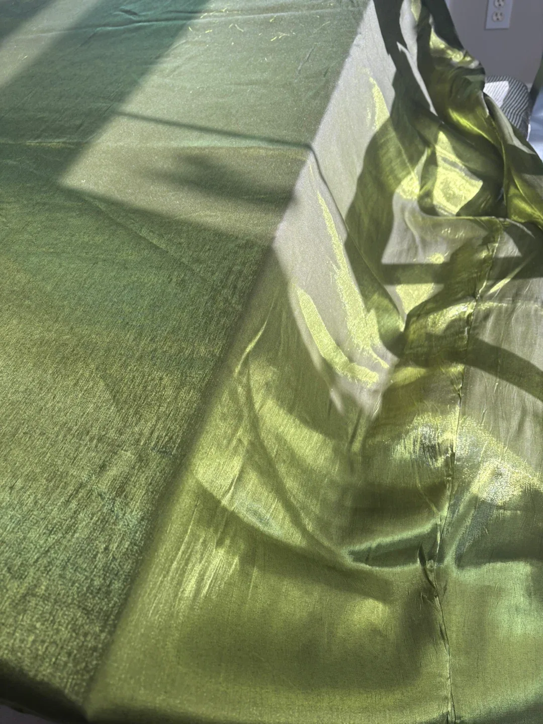 Oliva Green Tablecloth image indicator(2)