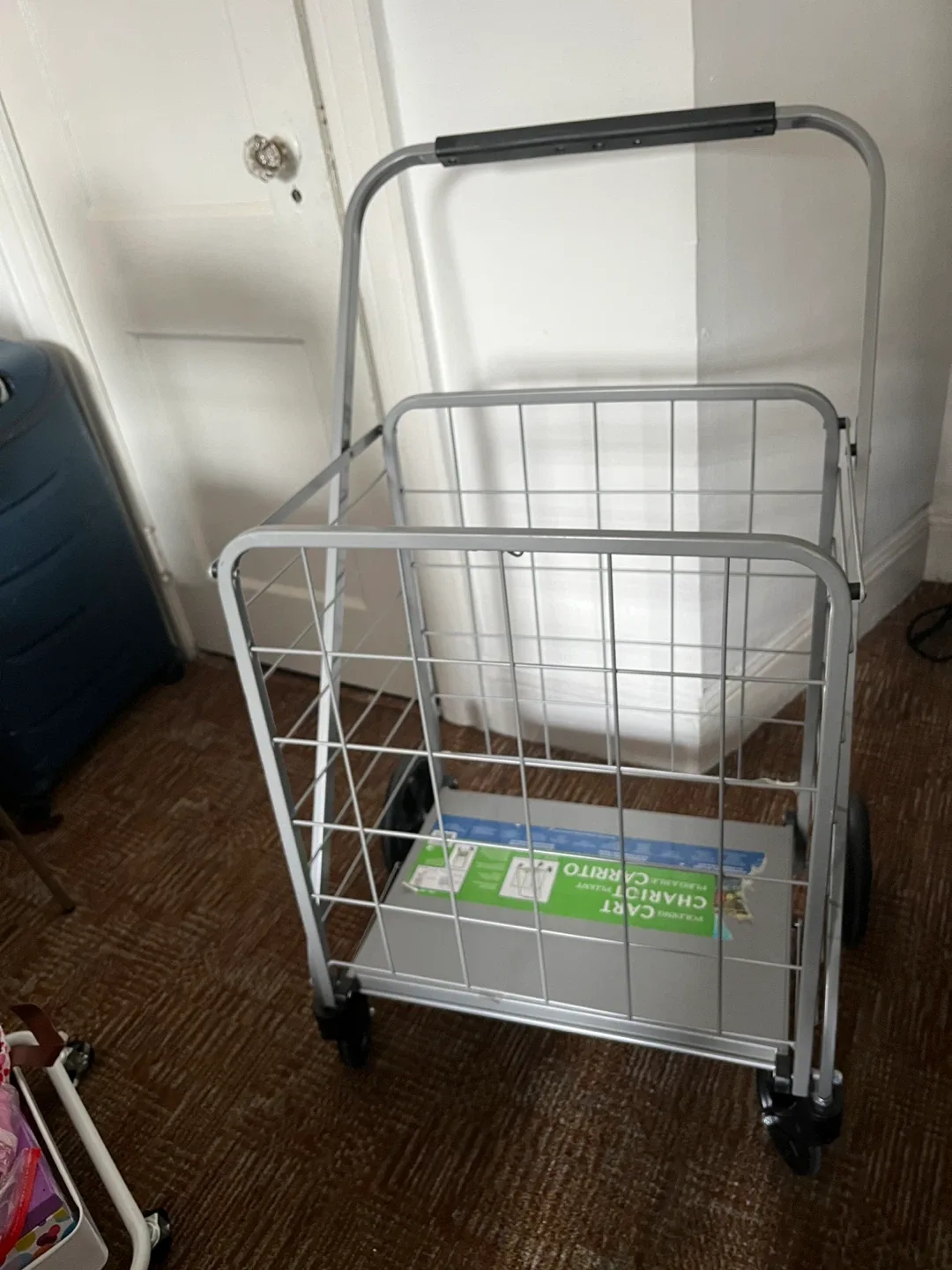 Chariot Cart Rolling Shopping Cart image indicator(2)