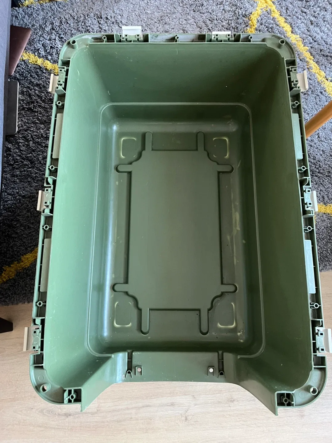 Pet Carrier - Green and White image indicator(6)