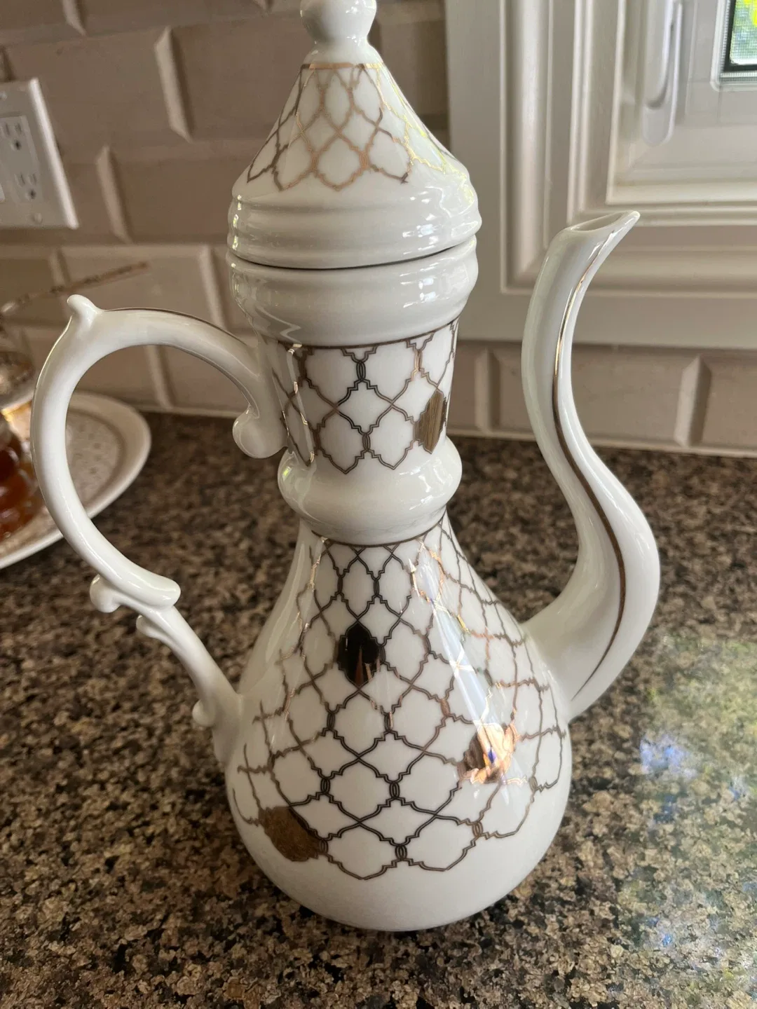 Serving White and Gold Teapot - Tea/Coffee image indicator(5)