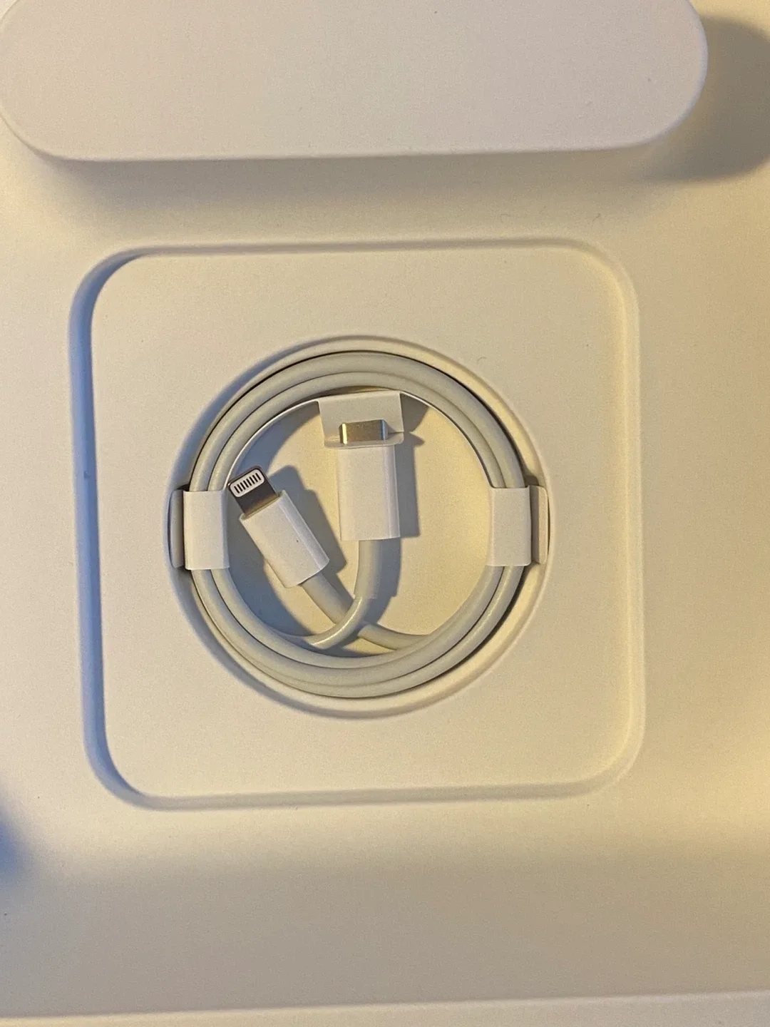 BUSTED Apple AirPods Max Space Gray image indicator(2)