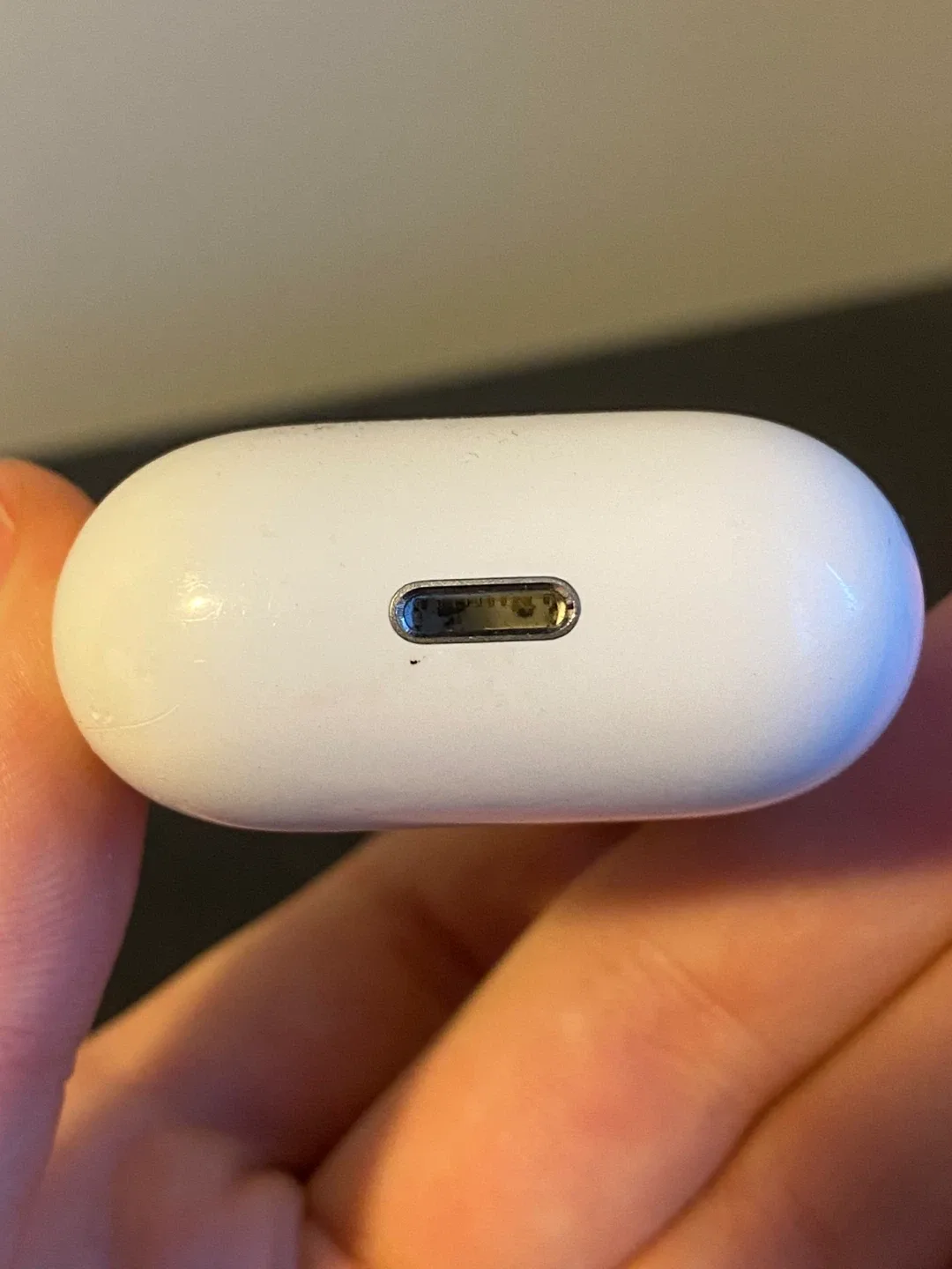 BUSTED Apple AirPods 2nd Generation image indicator(3)