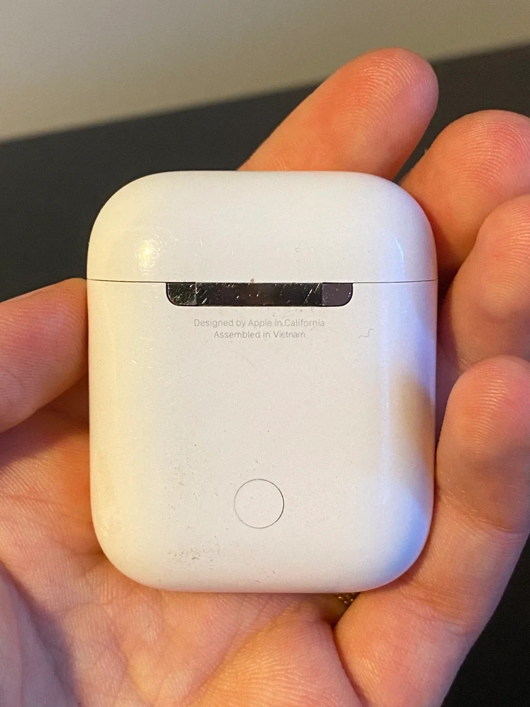 BUSTED Apple AirPods 2nd Generation image indicator(4)