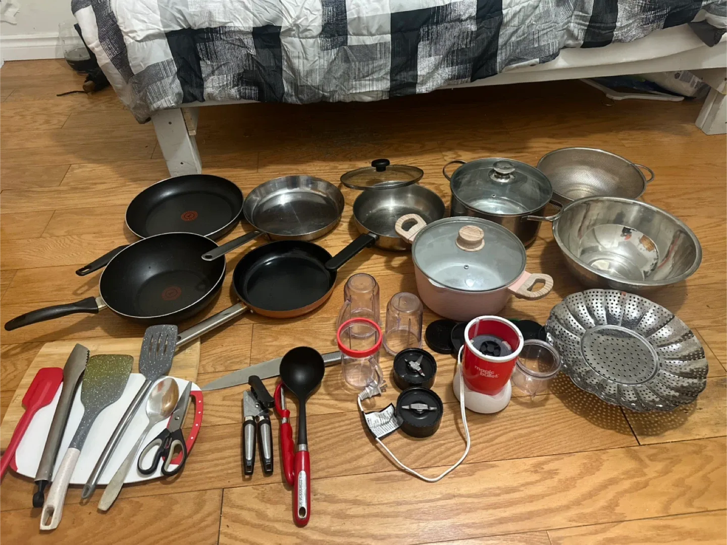 Kitchenware Lot - Pots, Pans, Utensils image indicator(2)
