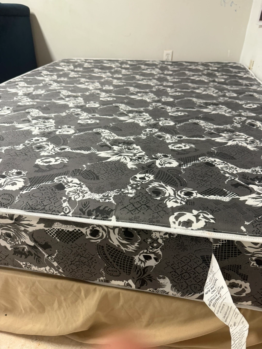 Queen Size Mattress - Like New!