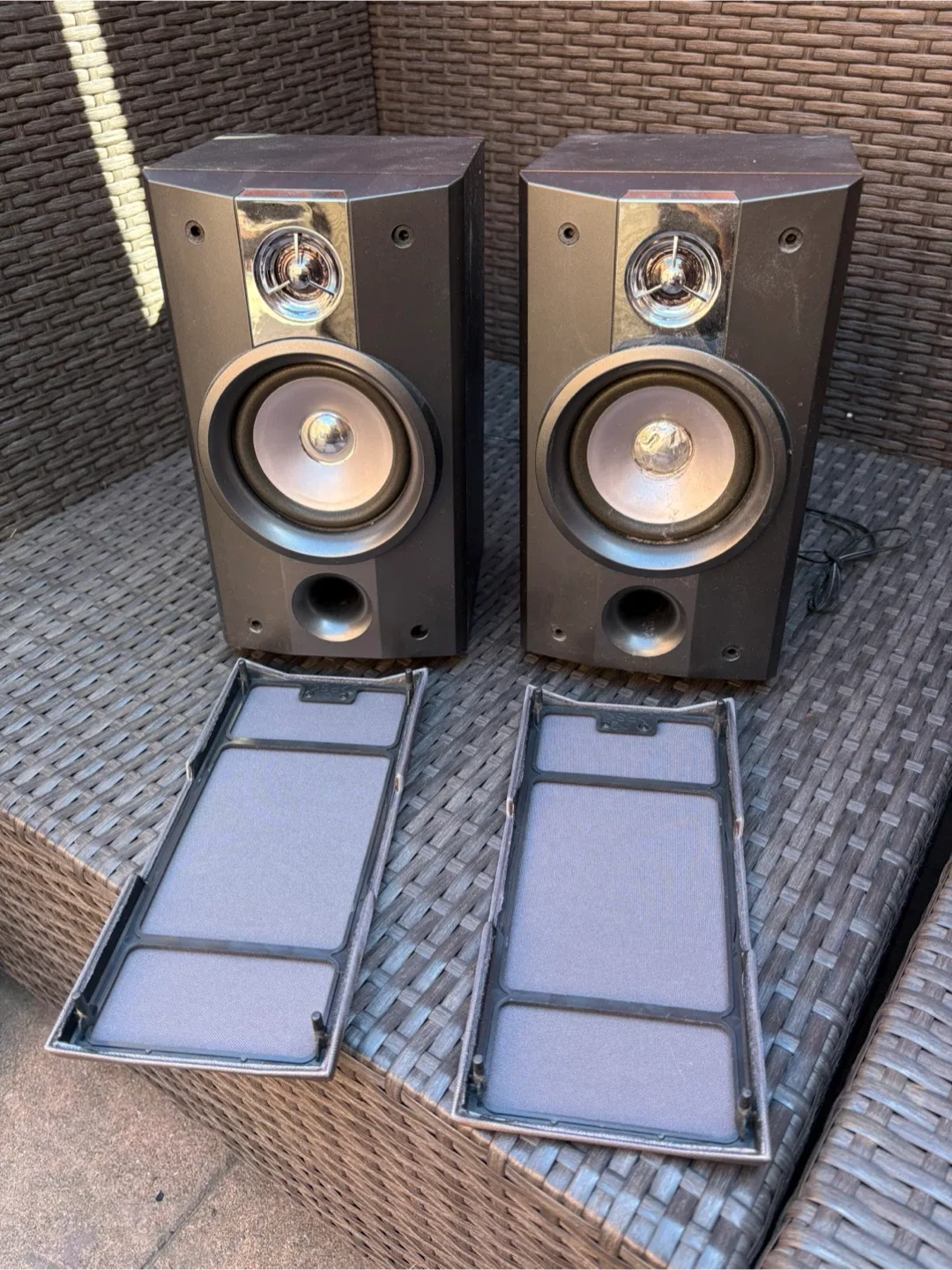 Sharp Speakers - Black image indicator(3)