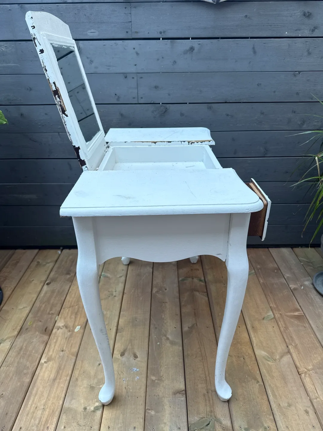 White Vanity Makeup Table with Mirror image indicator(4)