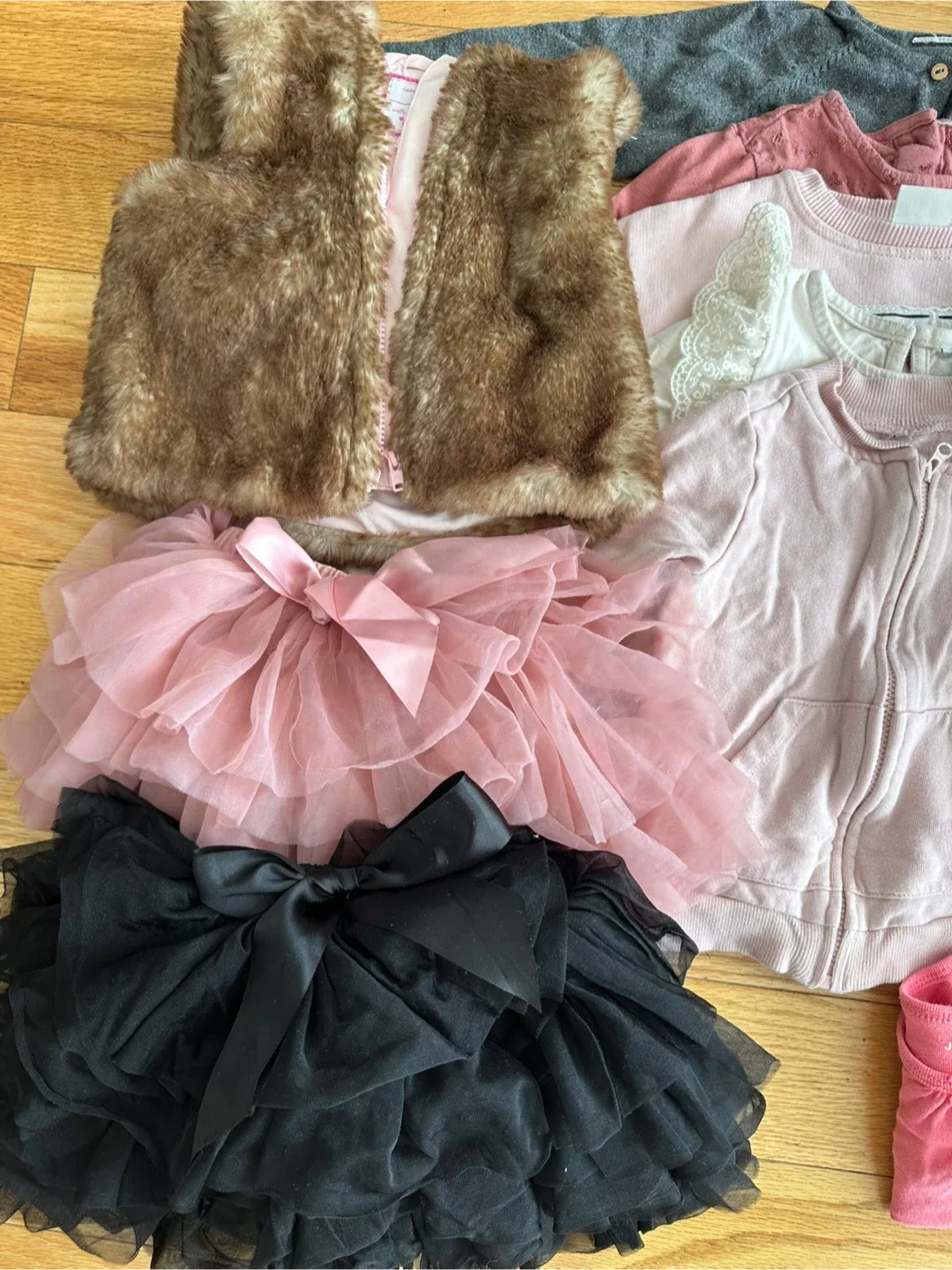 Fall/Winter Girls 6-9 Months Wardrobe Capsule image indicator(3)