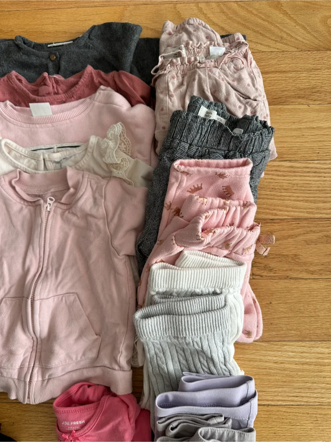 Fall/Winter Girls 6-9 Months Wardrobe Capsule image indicator(2)