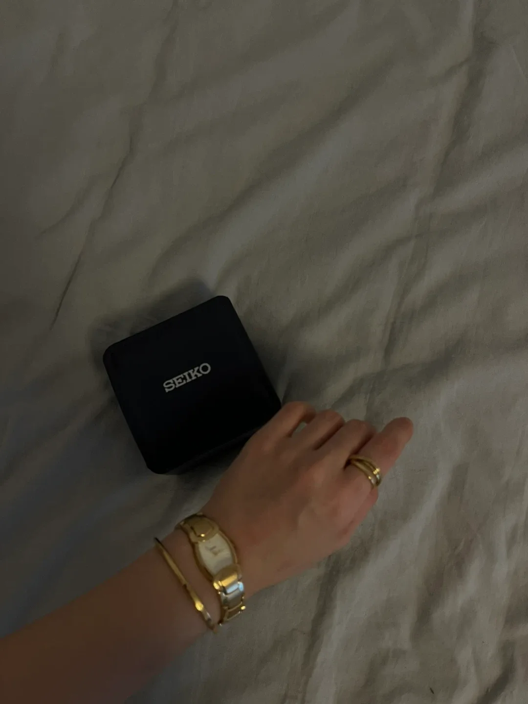 Seiko Ladies Gold Watch with Box image indicator(3)