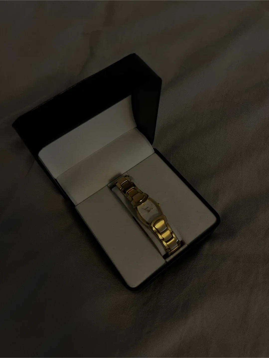 Seiko Ladies Gold Watch with Box image indicator(2)