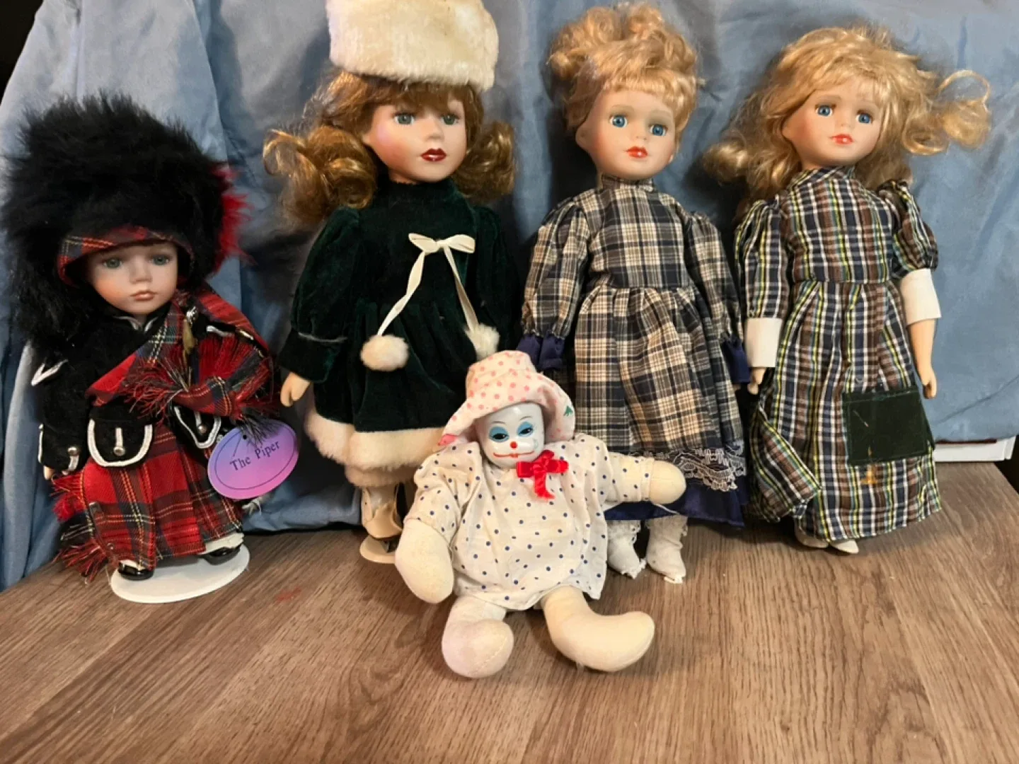 Collectible "Vanessa" Porcelain Doll image indicator(2)