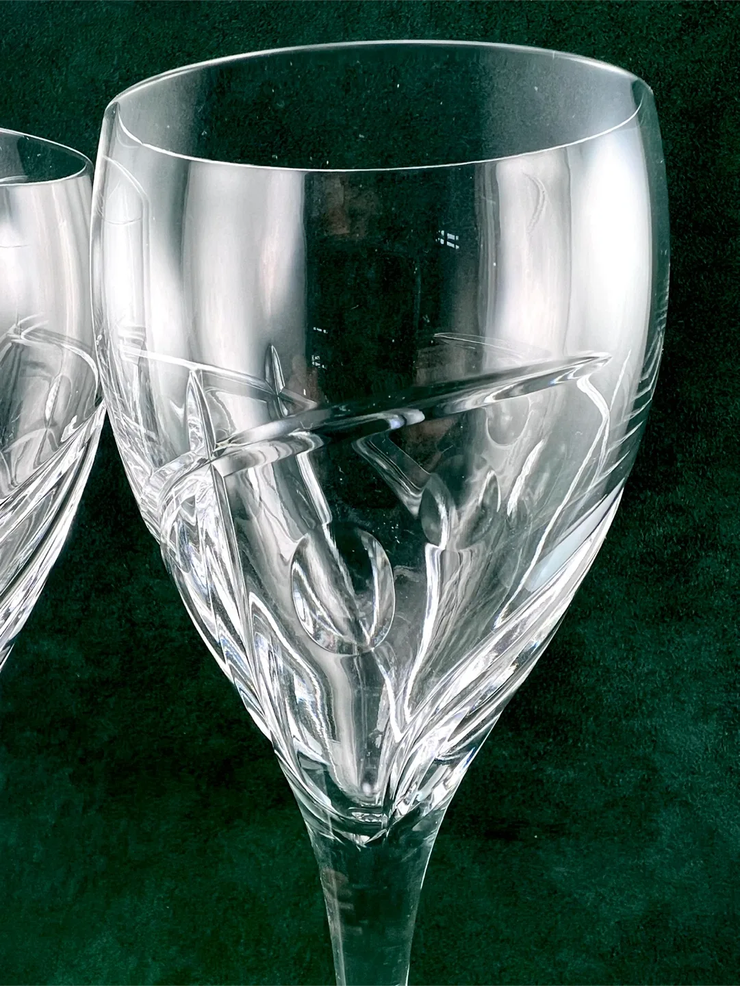 Pair Dartington large fine crystal glasses image indicator(3)