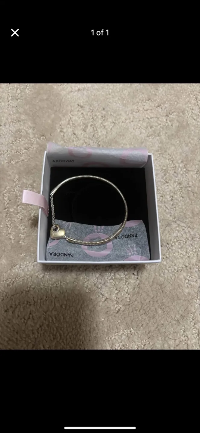 Pandora Bracelet with Heart Clasp image indicator(2)