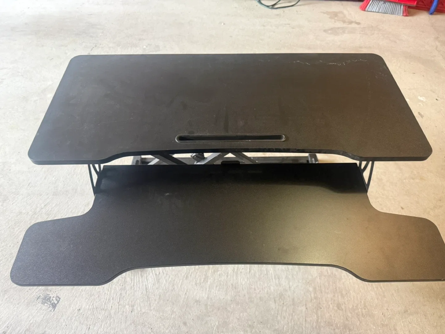 Black Adjustable Standing Desk Converter (Fitueyes) image indicator(6)