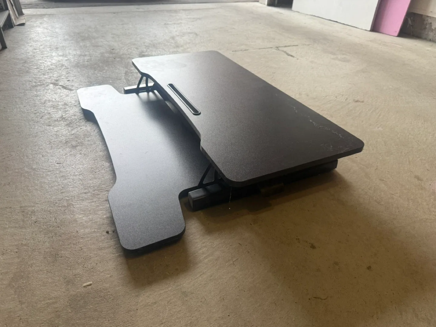 Black Adjustable Standing Desk Converter (Fitueyes) image indicator(4)