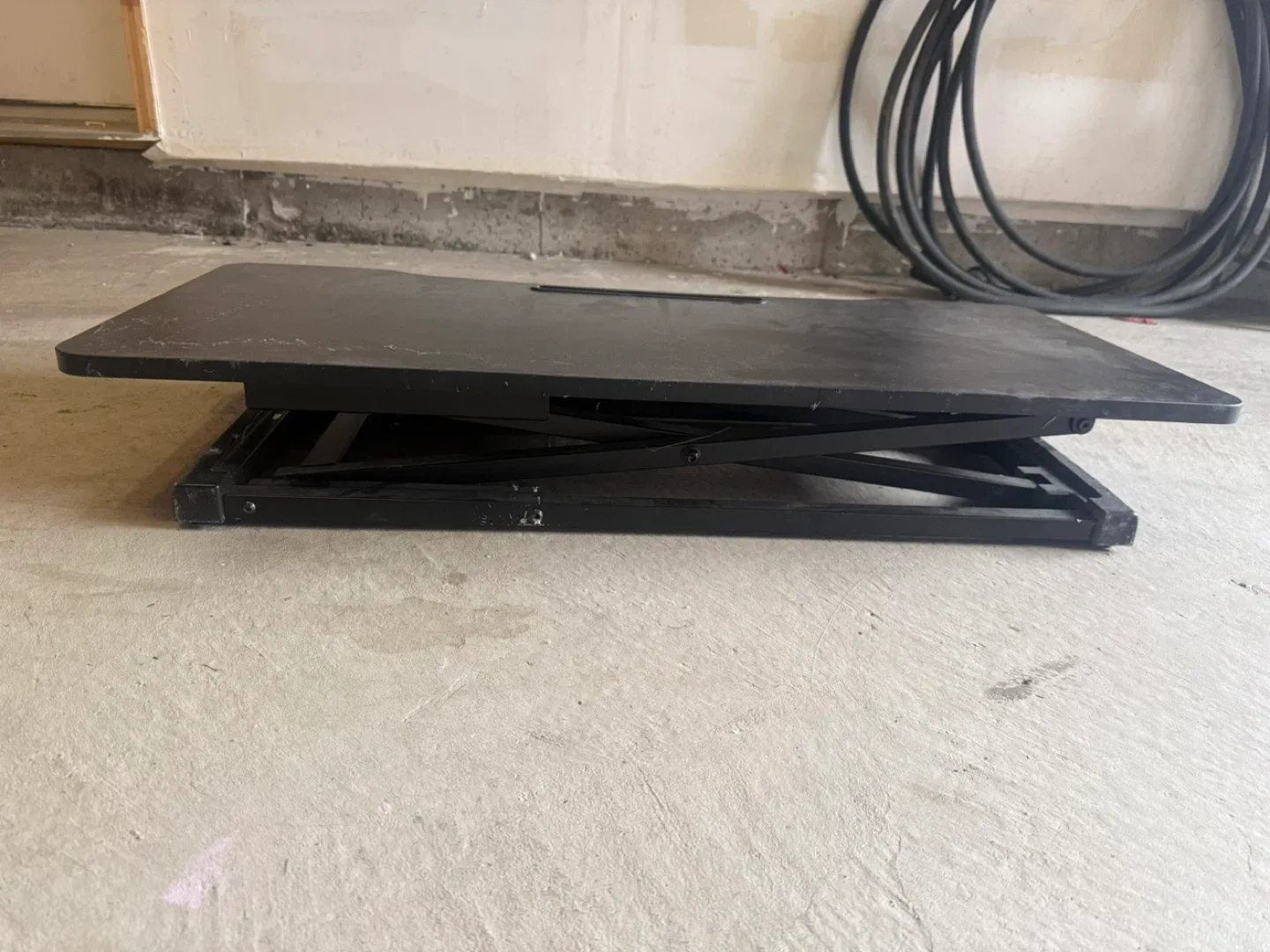 Black Adjustable Standing Desk Converter (Fitueyes) image indicator(2)