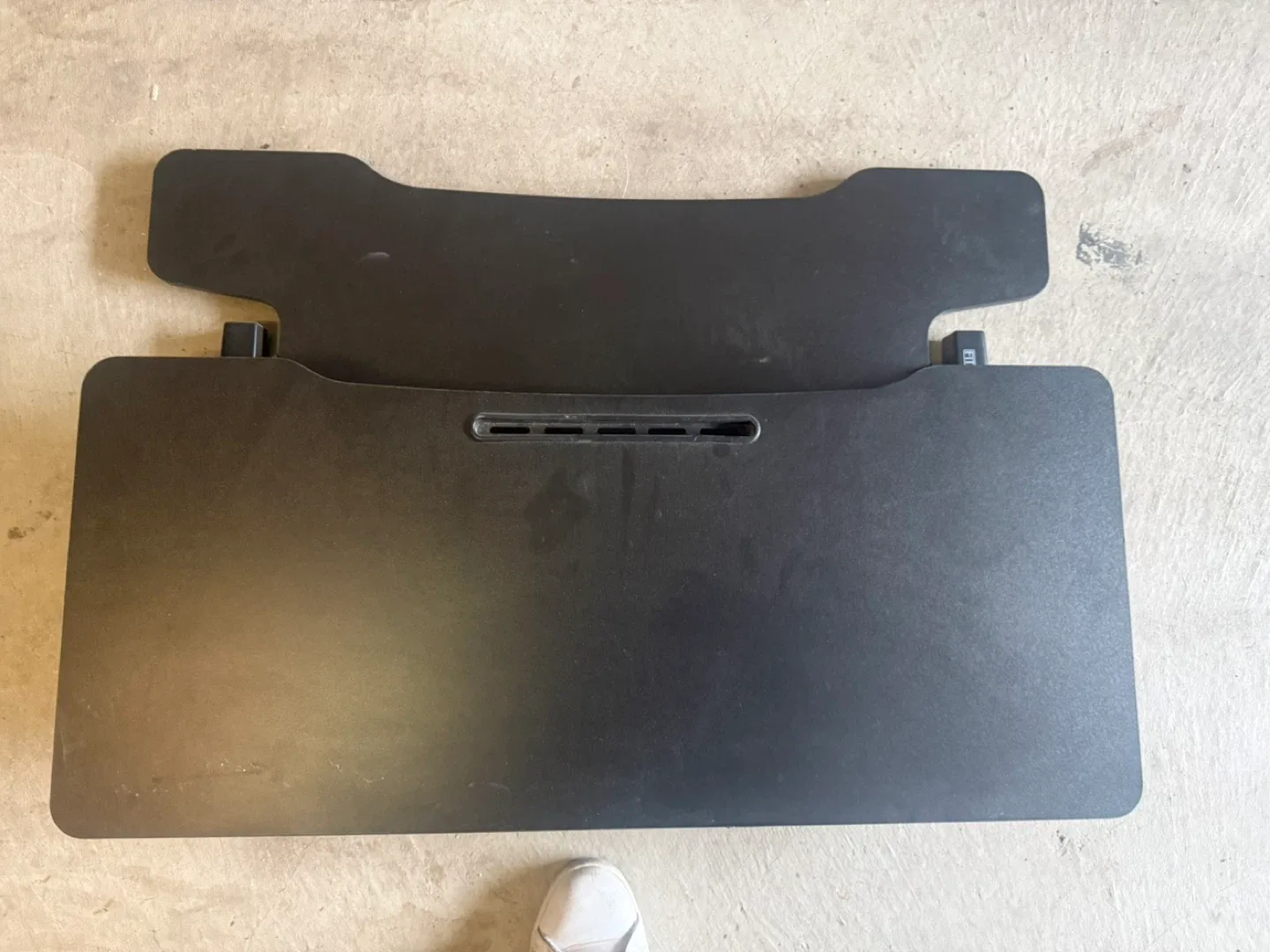 Black Adjustable Standing Desk Converter (Fitueyes) image indicator(3)