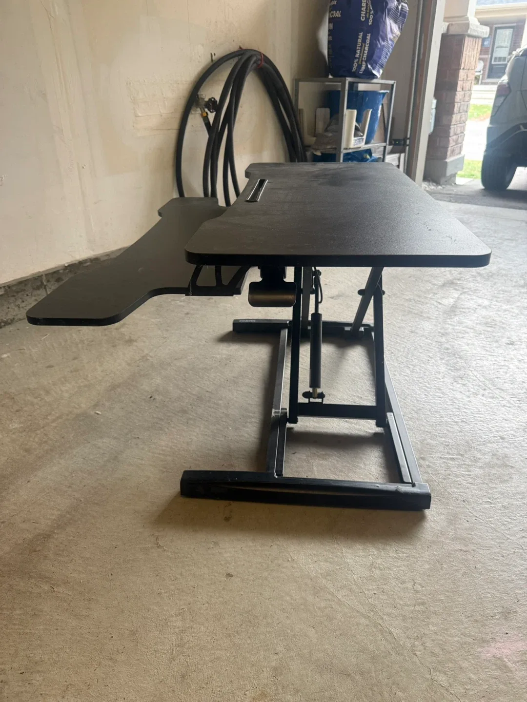 Black Adjustable Standing Desk Converter (Fitueyes) image indicator(10)