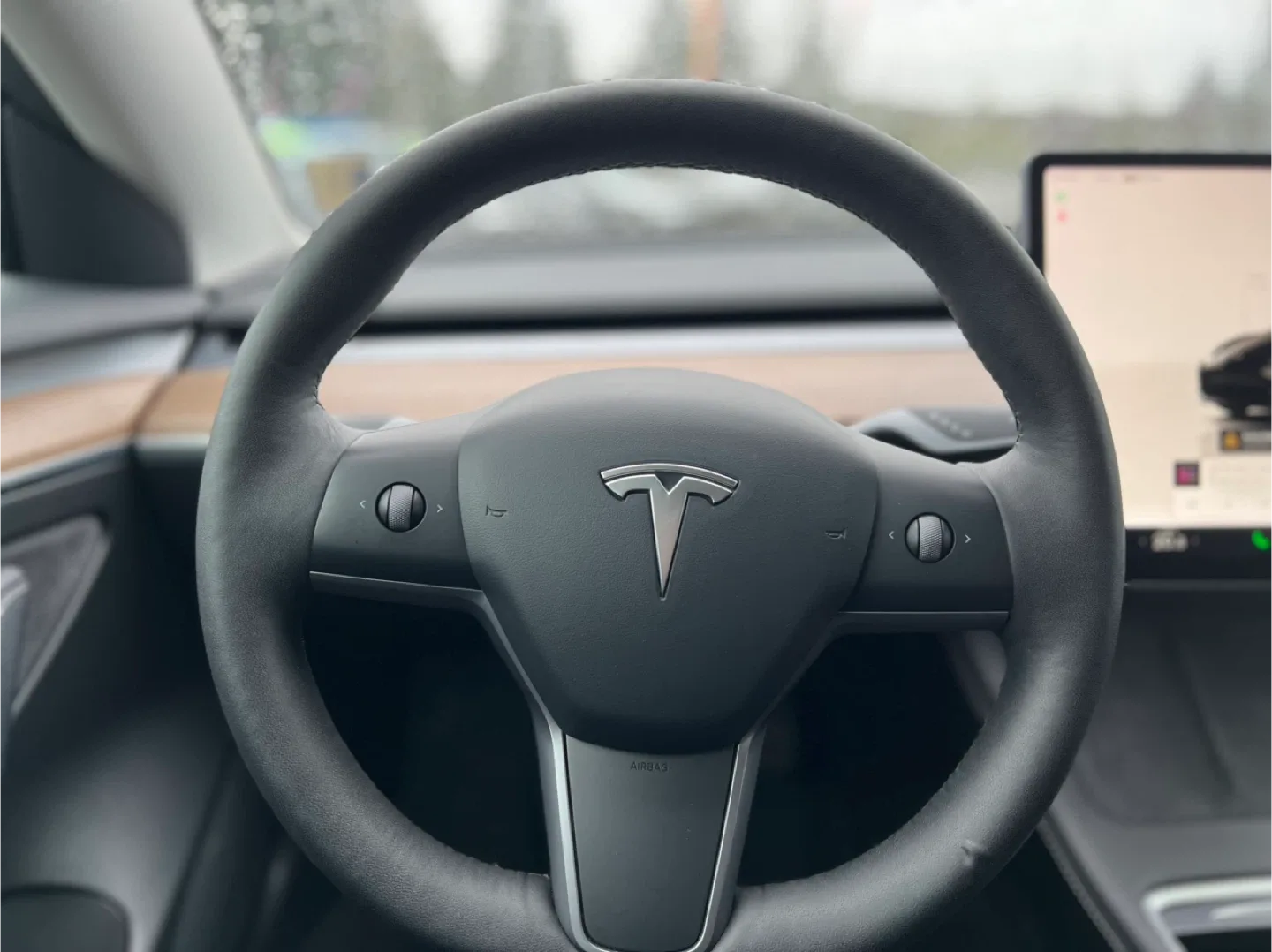 Tesla Model 3 - Black image indicator(6)