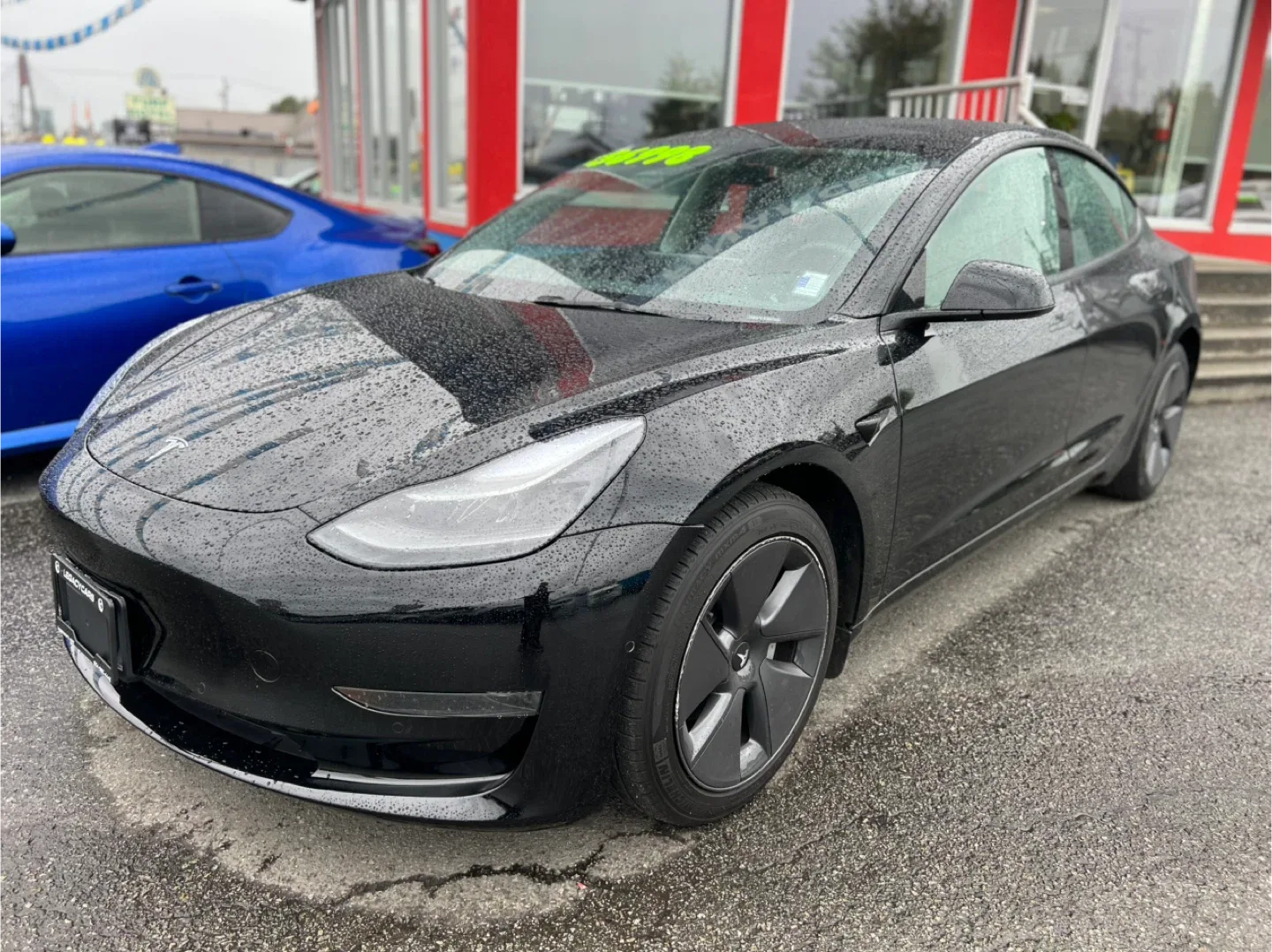 Tesla Model 3 - Black image indicator(3)