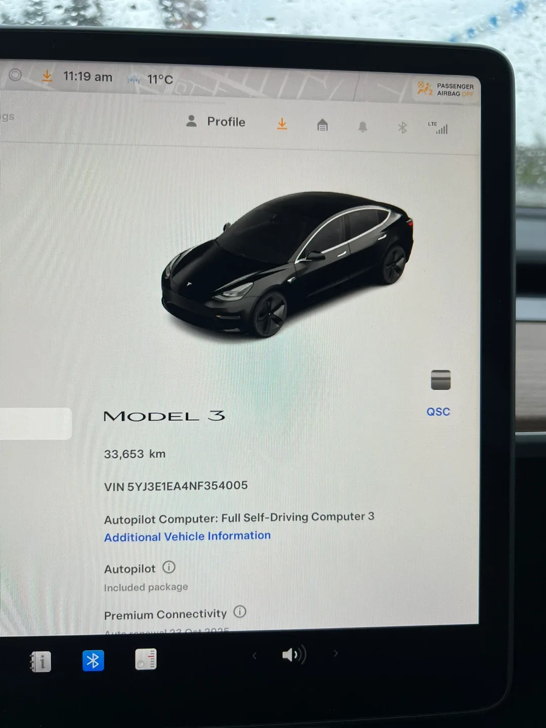 Tesla Model 3 - Black image indicator(9)