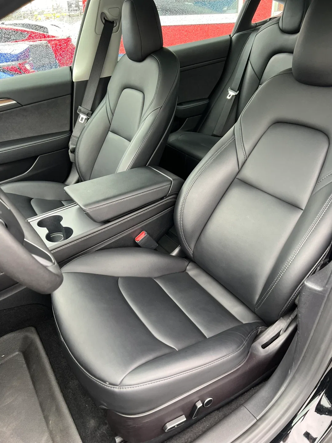 Tesla Model 3 - Black image indicator(8)