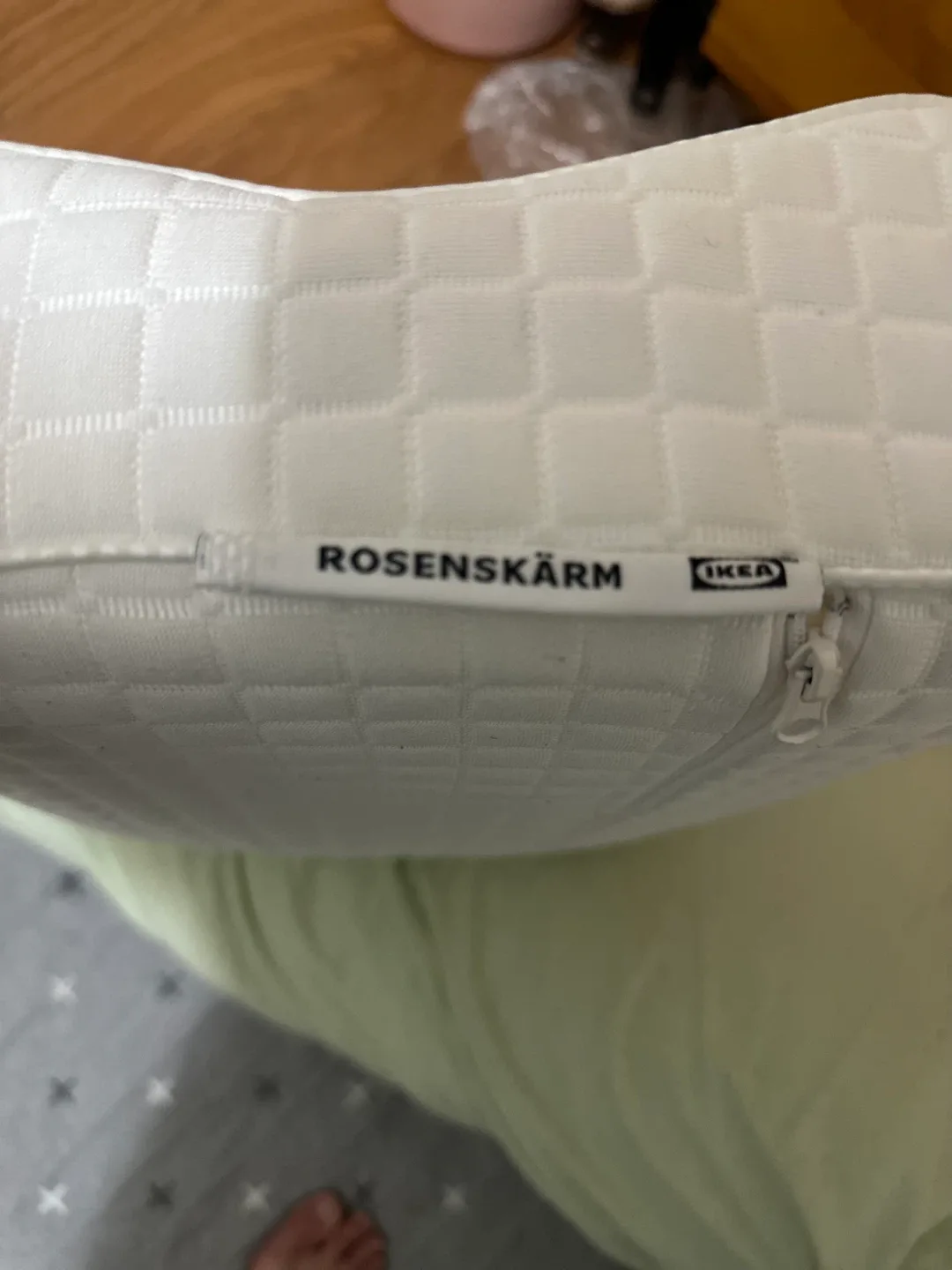 Queen-size comforter, cover, pillow image indicator(2)